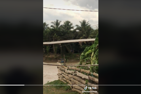Video Viral Detik-detik Pengendara Motor Jatuh dari Jembatan Gantung Diempas Angin, Awalnya Berniat Menolong