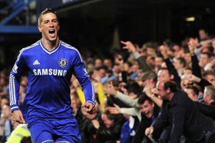 Penyerang Chelsea Fernando Torres mencetak gol pada laga Premier League melawan Manchester City, di Stamford Bridge, Minggu (27/10/2013).