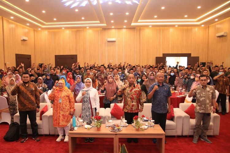 Staf Khusus Menteri Ketenagakerjaan Titik Masudah membuka Forum Komunikasi Dialog Interaktif Penempatan Tenaga Kerja Dalam Negeri di Nganjuk, Jawa Timur, Jumat (27/1/2023).