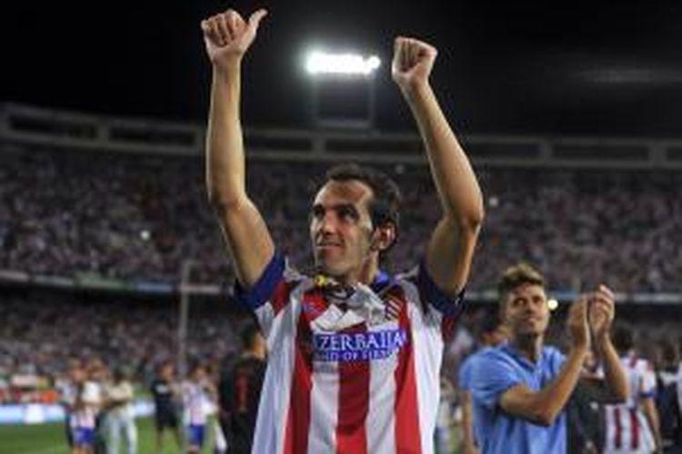 Ekspresi bek Atletico Madrid, Diego Godin, usai timnya mengalahkan Real Madrid 1-0 (agregat 2-1), pada leg kedua Piala Super Spanyol, di Vicente Calderon, Jumat (22/8/2014).
