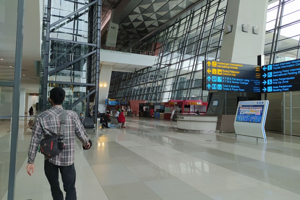 Terminal 3 Bandara Soekarno-Hatta tampak sudah sepi dan tidak lagi dipenuhi oleh penumpang pesawat yang mendarat, Selasa (29/12/2020) pagi.