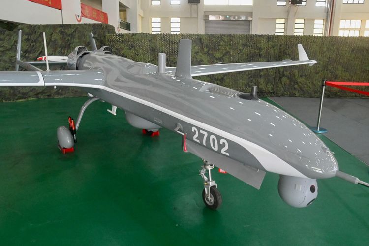 Drone Albatross II buatan dalam negeri yang dipamerkan di National Chung-Shan Institute of Science and Technology (NCSIST), Taichung, Taiwan, 14 Maret 2023.