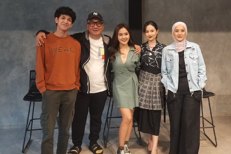 Deretan pemain dan sutradara film Kapan Pindah Rumah yang akan tayang pada 17 Desember 2021 di layanan streaming KlikFilm.