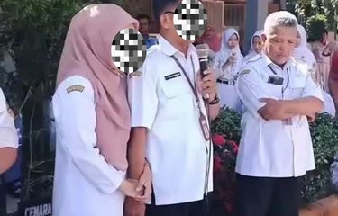 Cerita di Balik Video Viral Guru Bergandengan Tangan Saat Demo ...