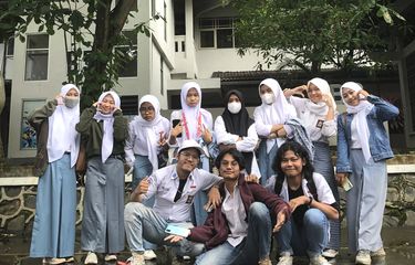Ketika Momen Nostalgia Pakai Seragam SMA di Kampus Jadi Tren ...