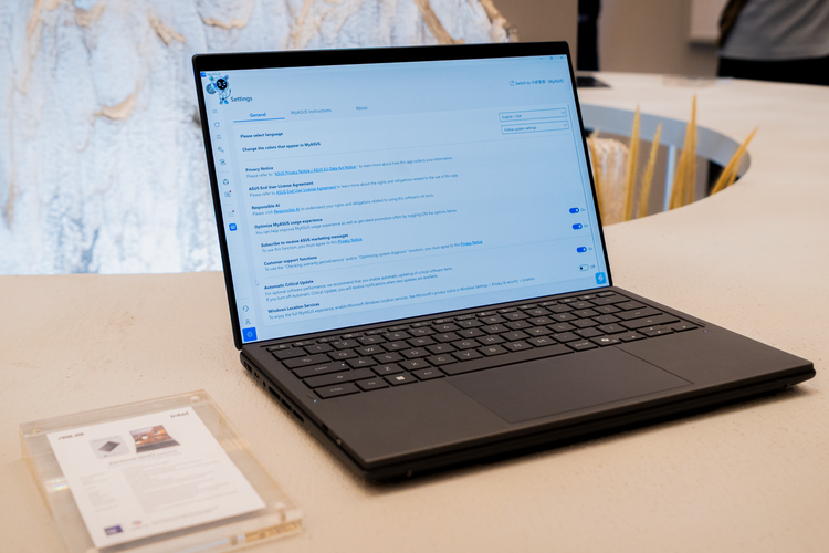 Asus Zenbook S16.