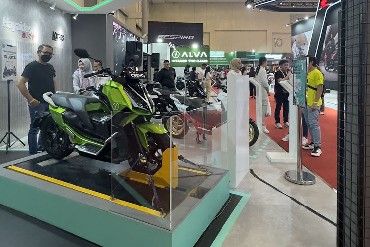 Booth Alva pada pameran otomotif Indonesia Motorcycle Show (IMOS) 2023