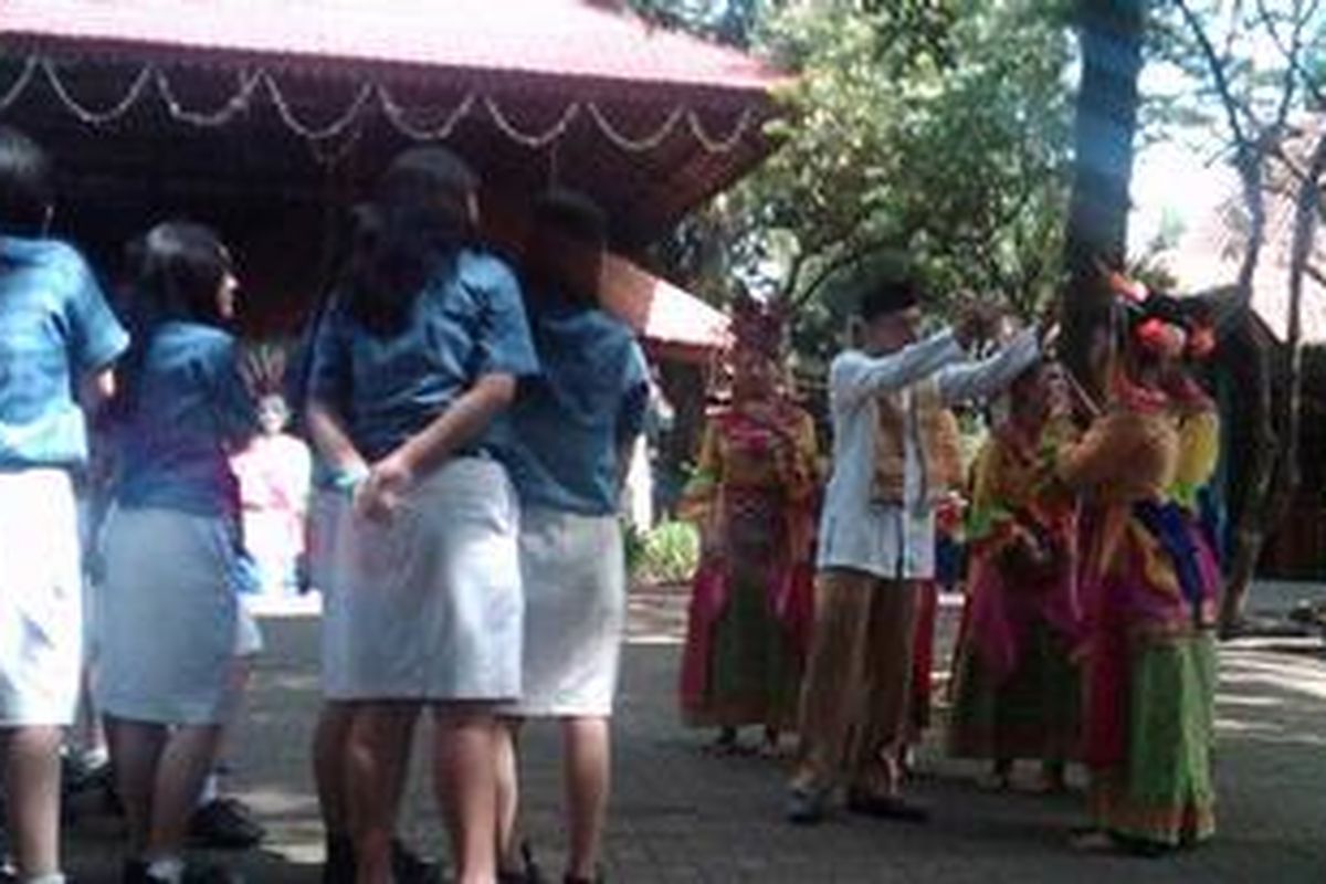 Suasana di pusat kesenian Betawi di Setu Babakan, Jagakarsa, Jakarta Selatan pada Selasa (14/5/2013)