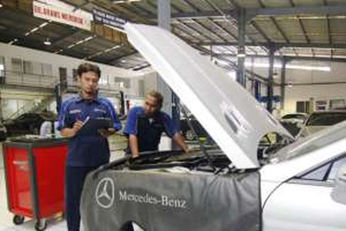 Bengkel resmi Mercedes Benz.
