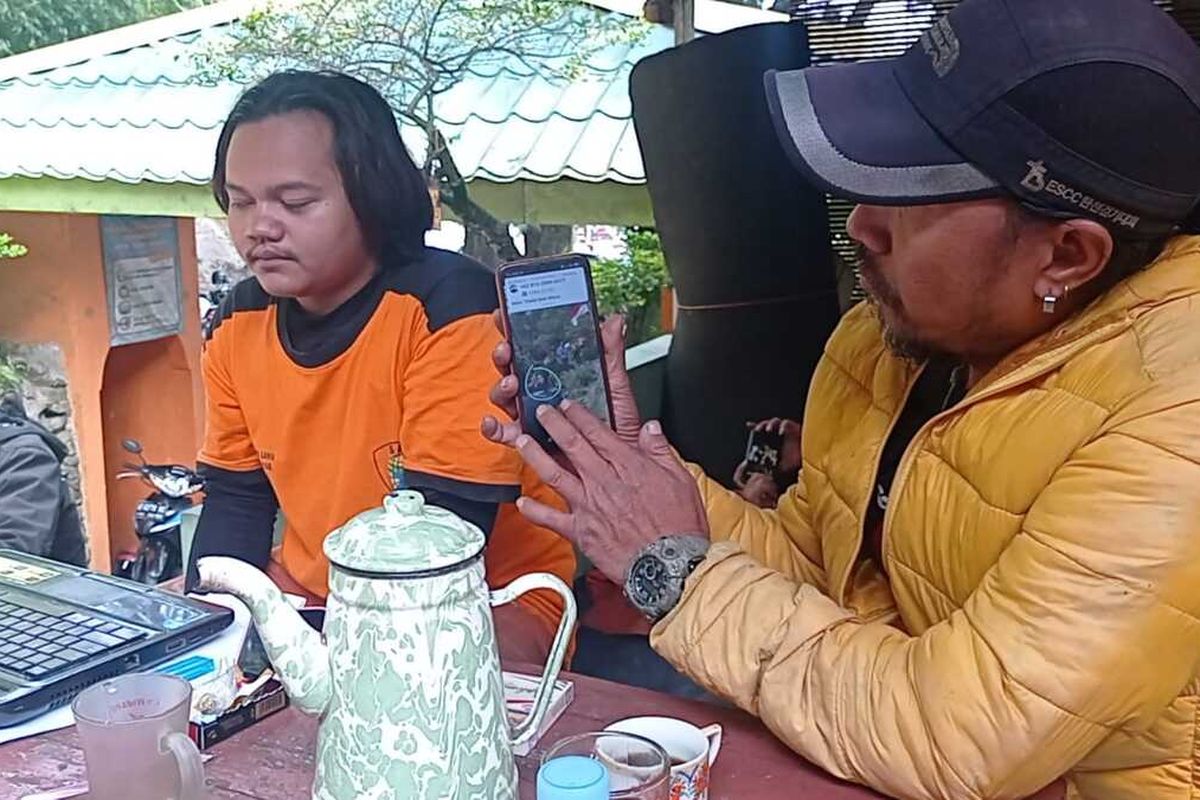 Foto pendaki tewas di Puncak Gunung Lawu sempat diabadikan oleh sejumlah pendaki lainnya. Survivor sempat tertangkap lamera di Pos 2 dan di Puncak Gunung Lawu.