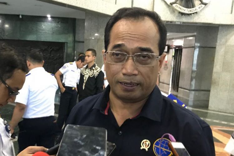 Menteri Perhubungan Budi Karya Sumadi saat diwawancarai di kantor Kemenhub, Jakarta, Senin (7/5/2018).