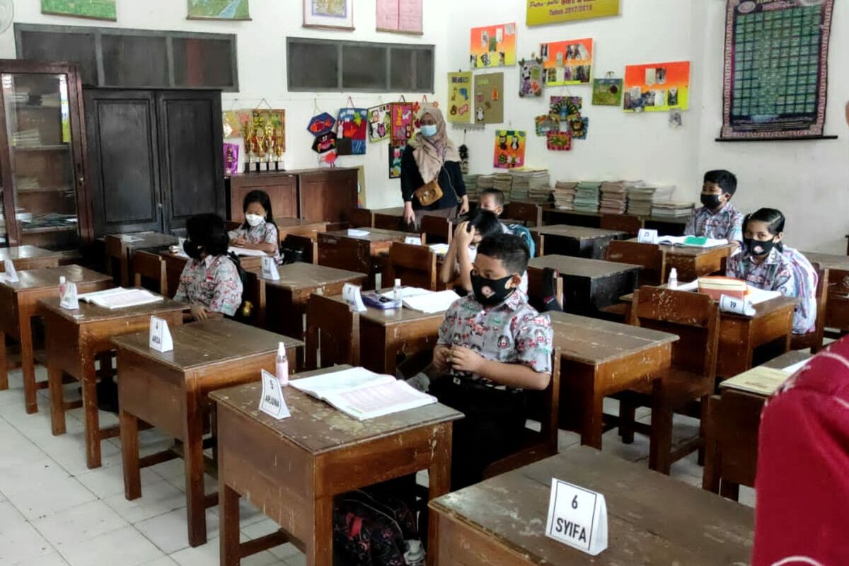 Siswa SDN Kepanjenlor 2 Kota Blitar mengikuti pembelajaran tatap muka Kamis pekan lalu (9/9/2021)