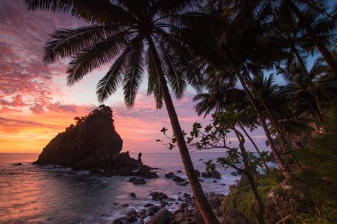 Pantai Karangbolong di Kebumen, Daya Tarik dan Rute