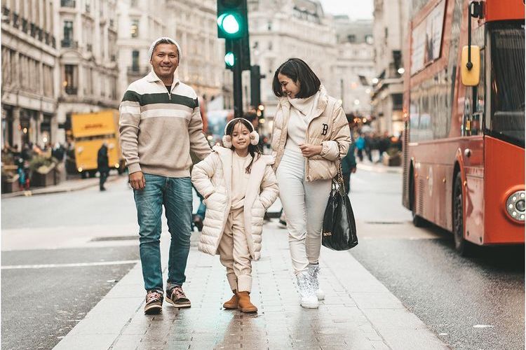 Gempi menikmati liburan di London, Inggris, bersama kedua orangtua, Gading Marten dan Gisel.