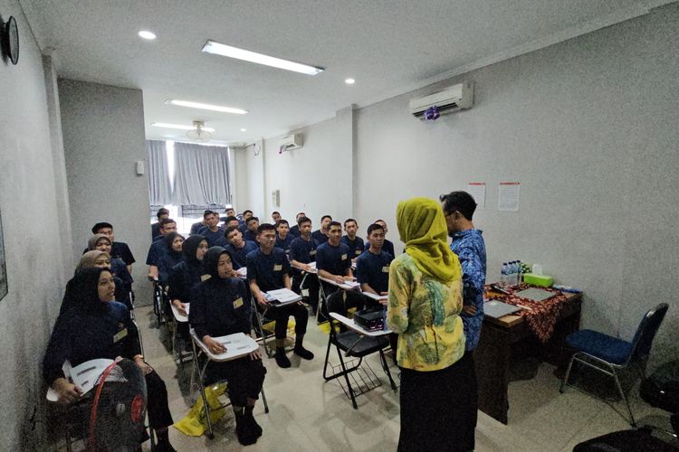  Tim dosen Fakultas Ilmu Administrasi Universitas Indonesia (FIA-UI) menggelar kegiatan pelatihan Kaizen (continuous improvement) dan Japanese Management kepada siswa LPK Bangkit Indonesia