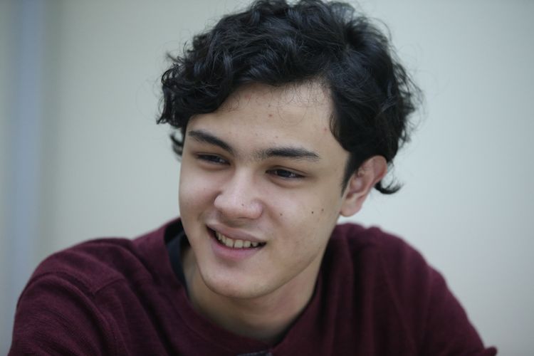 Artis peran Shawn Adrian saat wawancara di Kantor Redaksi Kompas.com, Jakarta, Selasa (27/3/2018). Ia tengah mempromosikan film terbaru yang dibintanginya berjudul Danur 2 : Maddah.