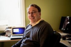 Sempat Diprotes Berperilaku Buruk, Linus Torvalds Kembali Pimpin Linux