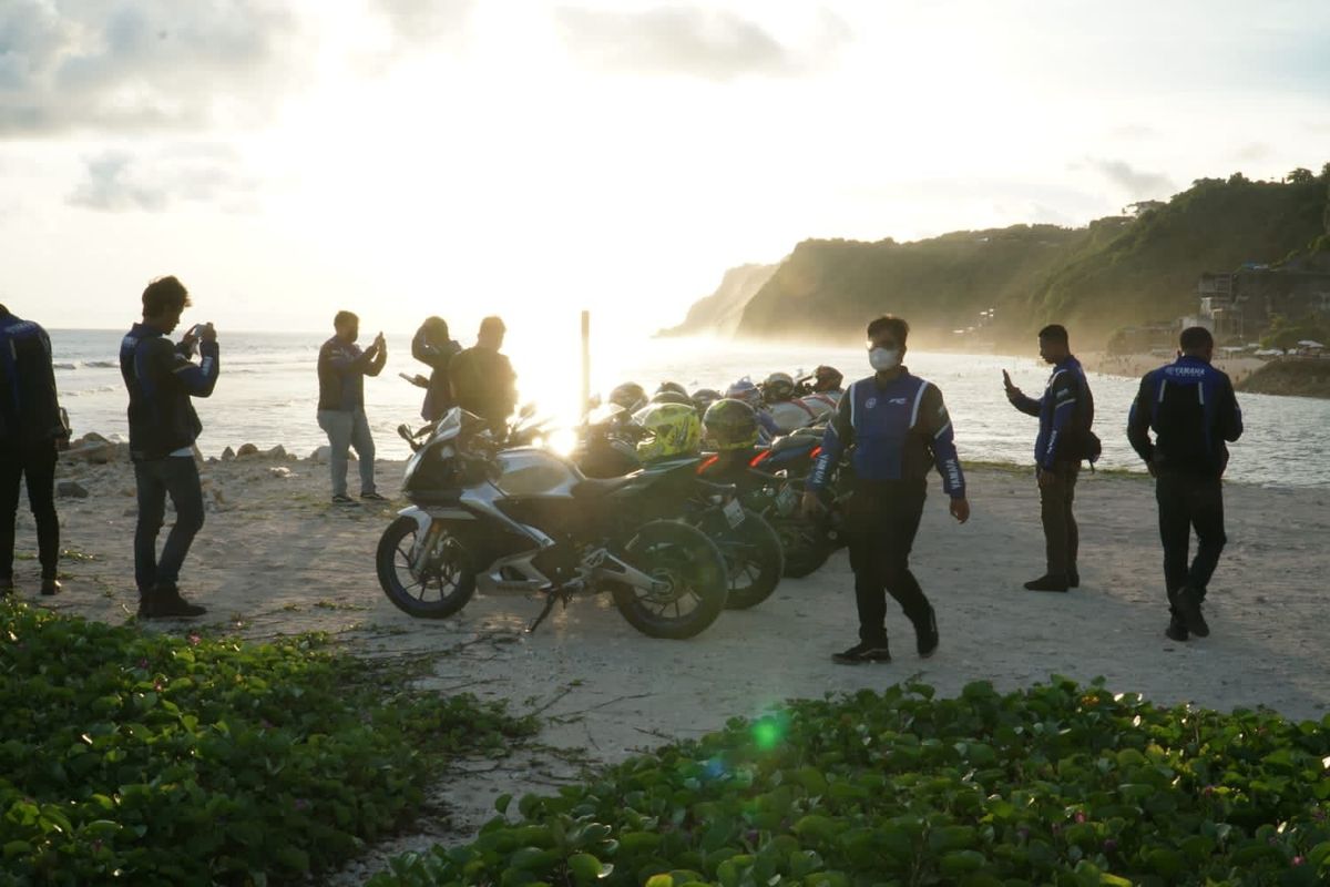 bLU cRU Fun Riding ?Road to Mandalika?