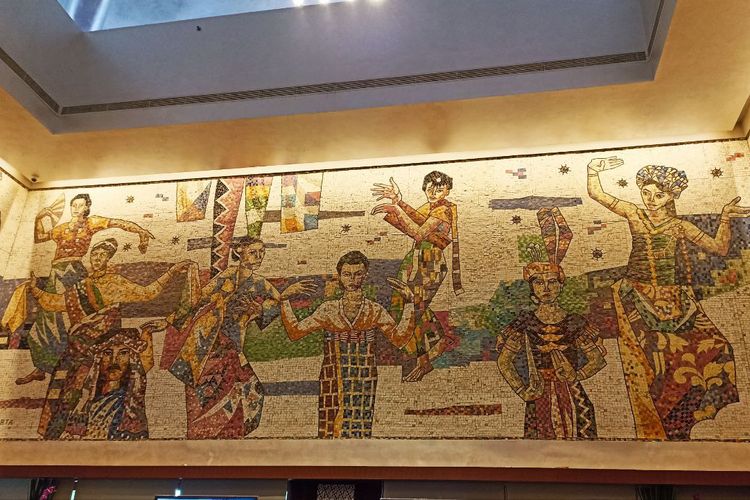Lukisan mozaik di dinding Ramayana Terrace di Hotel Indonesia Kempinski Jakarta, Jumat (5/8/2022).