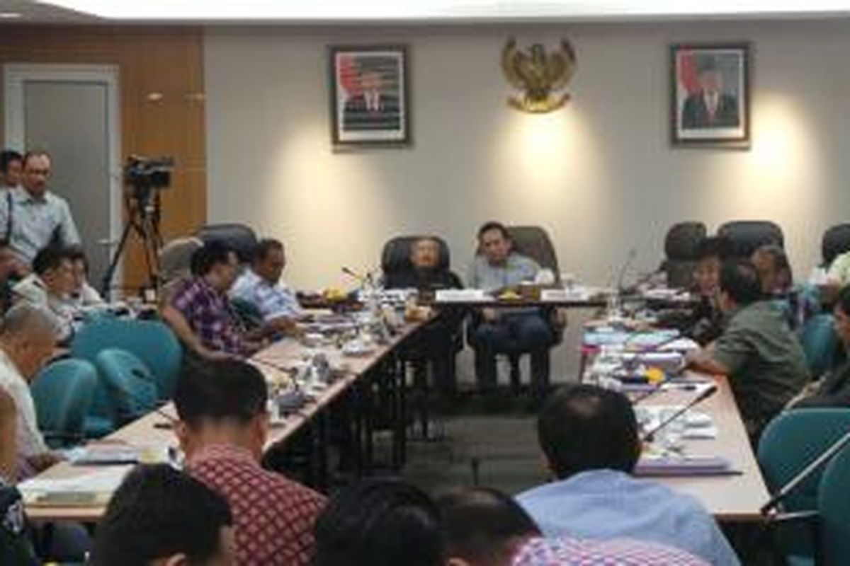 Rapat banggar DPRD DKI yang dipimpin Mohamad Taufik dan Ferrial Sofyan, di Gedung DPRD DKI, Sabtu (12/12/2015).