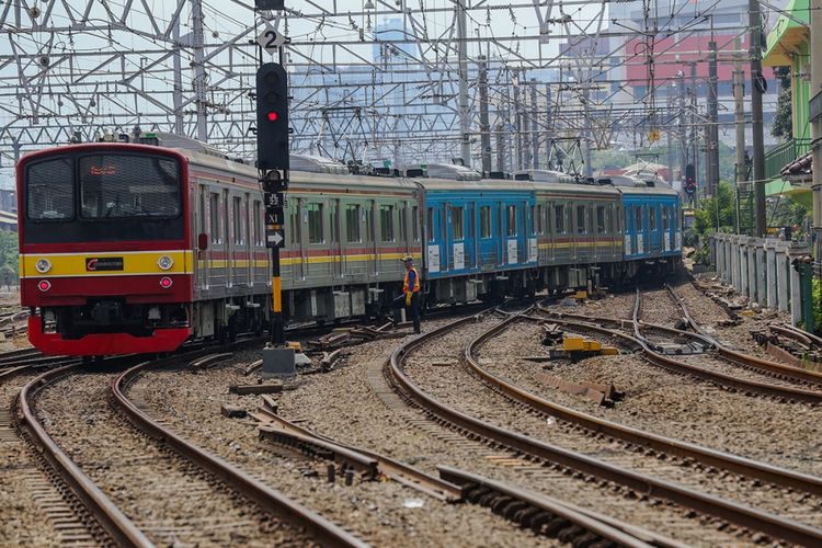 Krl Duri Tangerang Dikurangi Saat Ka Bandara Tambah Jadwal