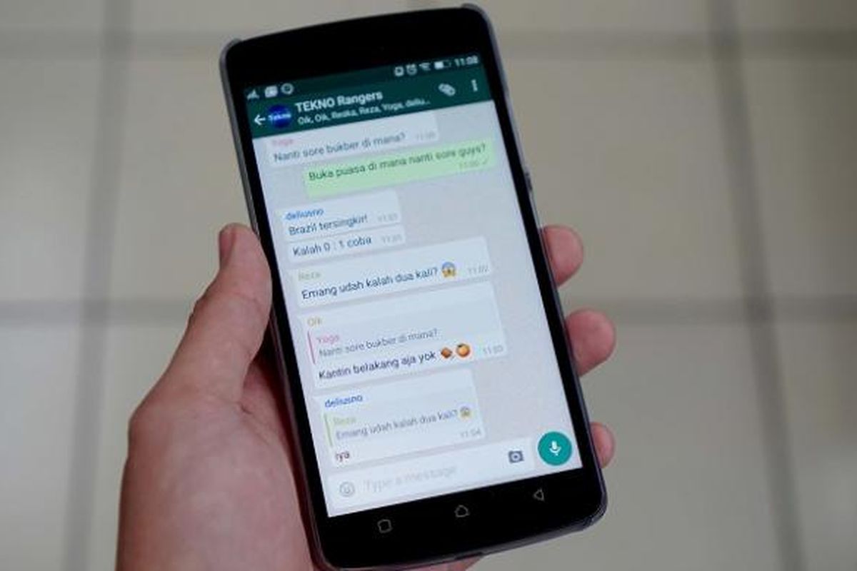 Pengguna WhatsApp kini bisa mengutip dan membalas pesan personal di grup.