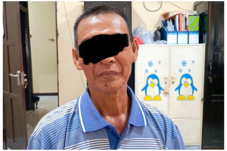 Seorang oknum guru ngaji berinisial S (59) asal Kecamatan Teluk Keramat, Kabupaten Sambas, Kalimantan Barat (Kalbar) ditangkap atas dugaan pencabulan. Korbannya tak lain adalah murid sendiri berusia 11 Tahun. 