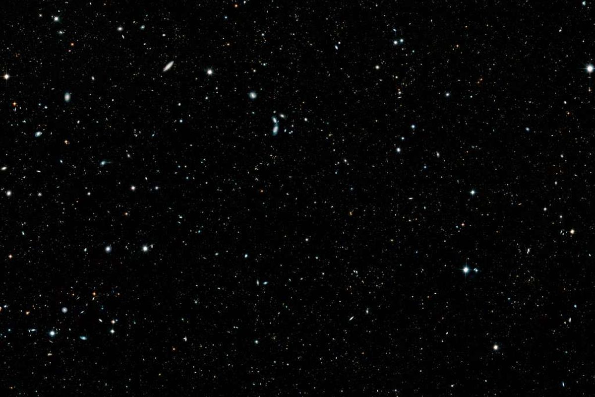 Foto keluarga terbaru alam semesta berisi lebih dari 265 ribu galaksi. Foto ini diambil dari data teleskop Hubble.