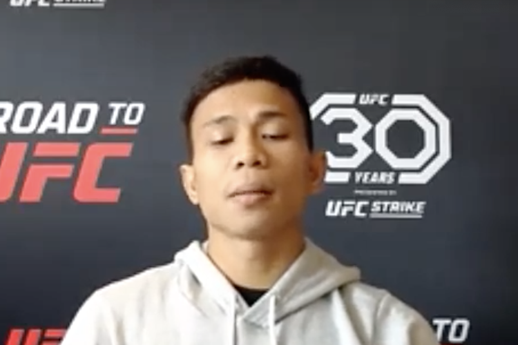 Tangkapan layar dari video wawancara ekslusif bersama petarung Indonesia peserta Road to UFC musim kedua, Ronal Siahaan, yang diwadahi MOLA pada Kamis (25/5/2023). Terkini, Ronal Siahaan kalah dari Rei Tsuruya (Jepang) dan gagal lolos ke semifinal Road to UFC 2 2023.