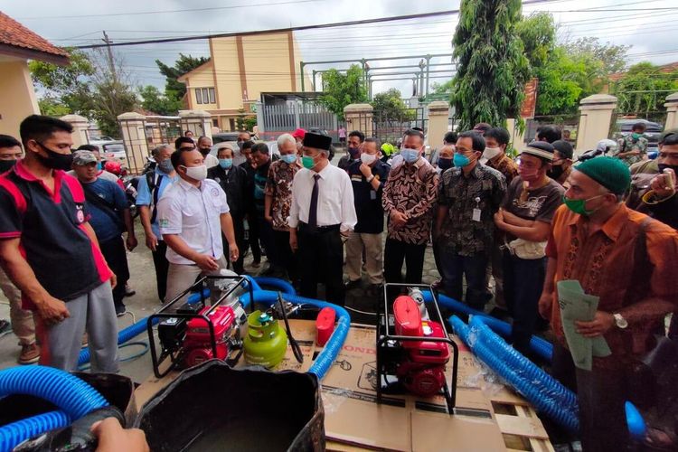 Penyerahan perangkat konverter BBM ke BBG untuk pompa air di Kebumen, Jawa Tengah, Jumat (23/10/2020).