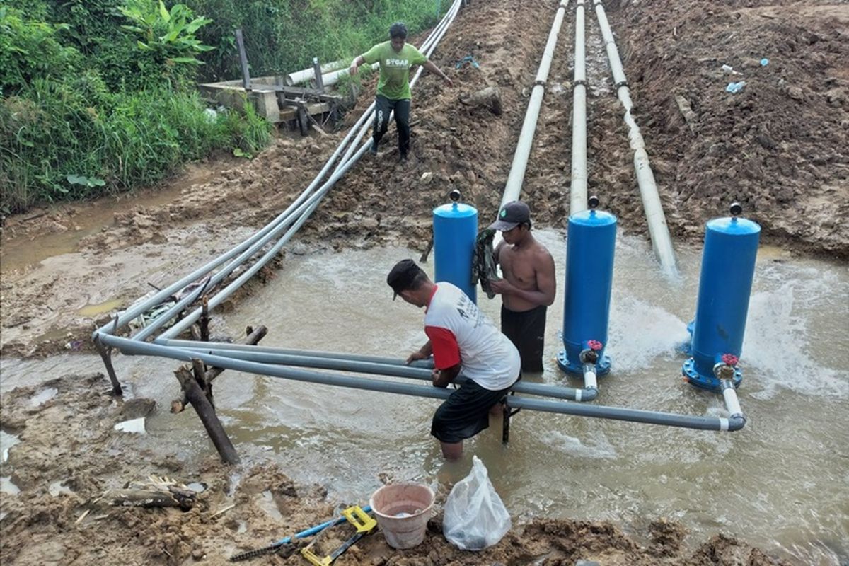 Fasilitas pengolahan air di Desa Sungai Payang dikelola oleh BUMDes Margahayu Makmur Mandiri.