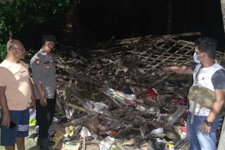 Ledakan terjadi di sebuah rumah di Kampung Cisaat, Desa Tangkil Sari, Kecamatan Cimanggu, Kabupaten Pandeglang, Banten, Minggu (9/1/2022) malam. Satu orang tewas akibat peristiwa tersebut.