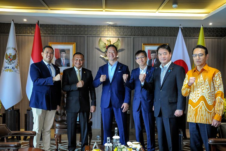 Anggota DPR menerima kunjungan delegasi Parlemen Jepang di Gedung Nusantara III, Jakarta, Selasa (27/6/2023).
