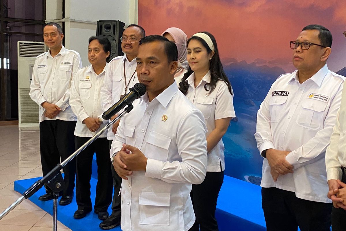 Menteri Kependudukan dan Pembangunan Keluarga (Mendukbangga)/Kepala BKKBN, Wihaji, menjelaskan soal stunting dalam konferensi pers di kantornya, Jakarta Timur, Senin (19/5/2025). 