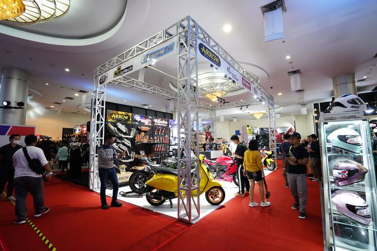 Pameran otomotif Indonesia Motorcycle Helmets Apparel Accessories Exhibition (IMHAX)