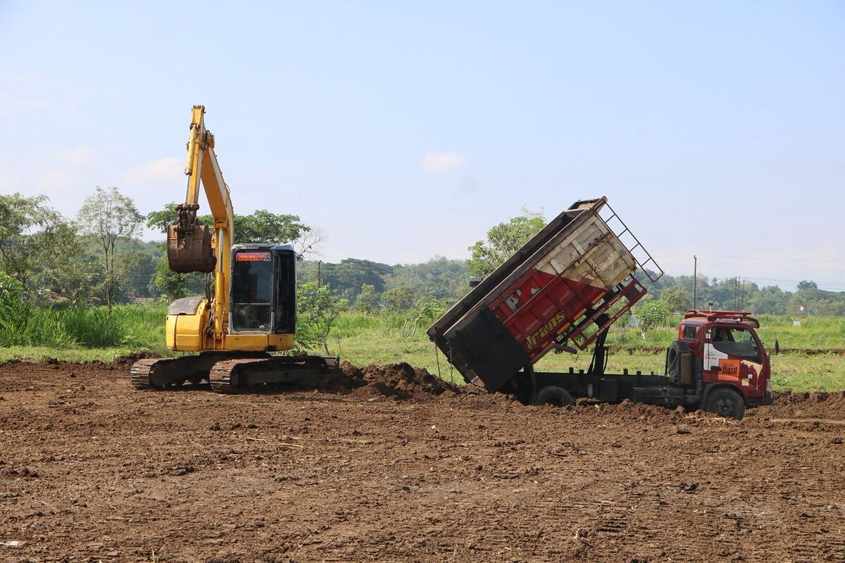 Dimulainya pembangunan Lumbung Mataraman Bulak Peni di Kalurahan Giripeni, Kapanewon Wstes, Kabupaten Kulon Progo, Daerah Istimewa Yogyakarta, Jumat (19/9/2025).