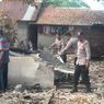 Polisi dan Warga Bersihkan Puing Rumah yang Terbakar akibat Bentrokan di Maluku Tenggara