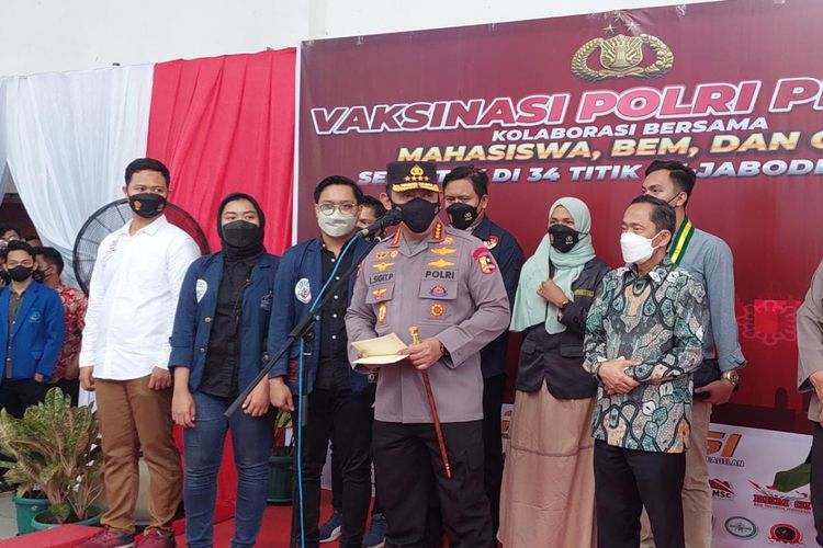 Kepala Polisi Republik Indonesia (Kapolri) Jenderal Listyo Sigit Prabowo menyebut saat ini tengah digelar Vaksinasi Polri Presisi Serentak di seluruh Indonesia, termasuk di DKI Jakarta.