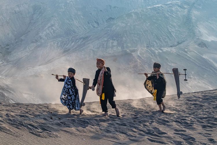 Anak Suku Tengger di Gunung Bromo, Jawa Timur DOK. Shutterstock/Eva Afifah