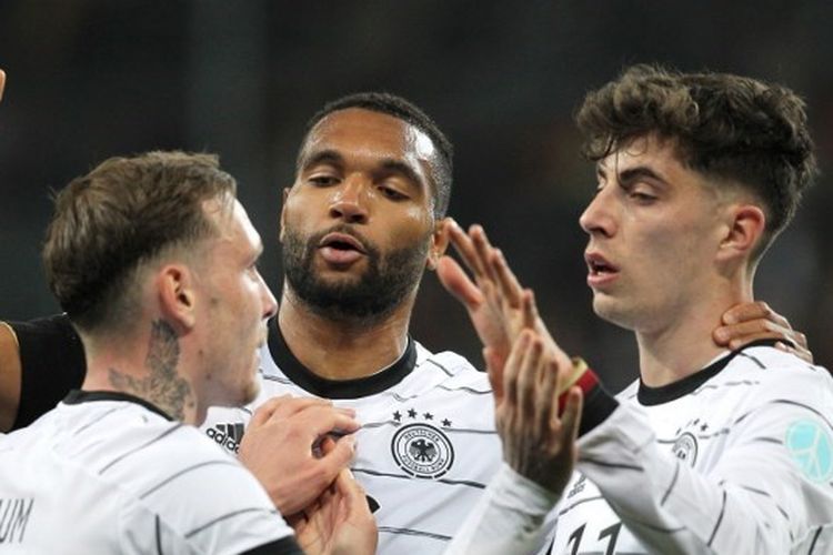 Pemain timnas Jerman Kai Havertz (kanan) merayakan gol bersama rekan-rekannya dalam laga persahabatan kontra Israel di Rhein-Neckar Arena, Sinsheim, pada Minggu (27/3/2022) dini hari WIB. Pelatih Jerman, Hansi Flick, mengaku akan coba mengandalkan sejumlah pemain muda di Piala Dunia 2022.