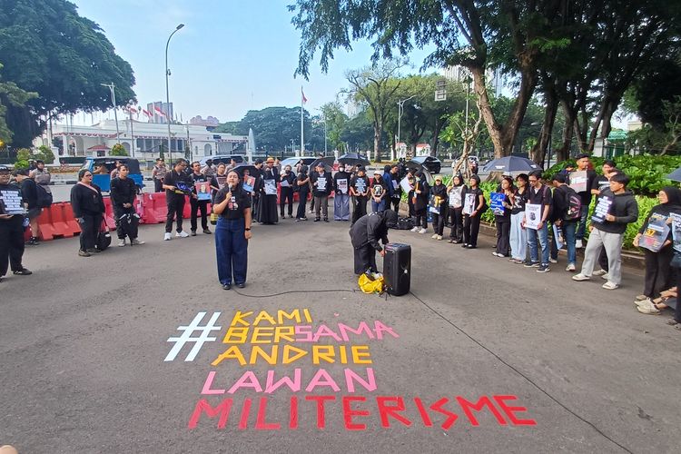 Saat Desakan Usut Kasus Andrie Yunus Menggema di Tengah Aksi Kamisan ke-902