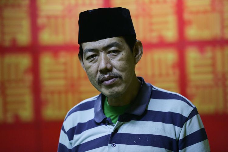 Budiman salah satu jemaah di Masjid Lautze, Jakarta Pusat, Senin (10/4/2023).  Sebelumnya warga Jakarta Utara ini beragama Konghucu dan pada 1985 memutuskan memeluk Islam.