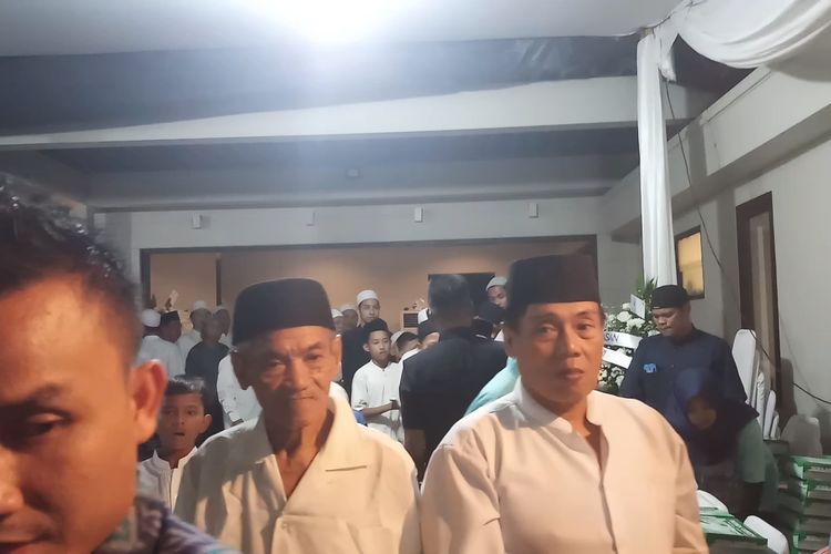 Suasana tahlilan di rumah duka mendiang Ashraf Sinclair di kawasan Pejaten Barat, Jakarta Selatan, Rabu (19/2/2020)..