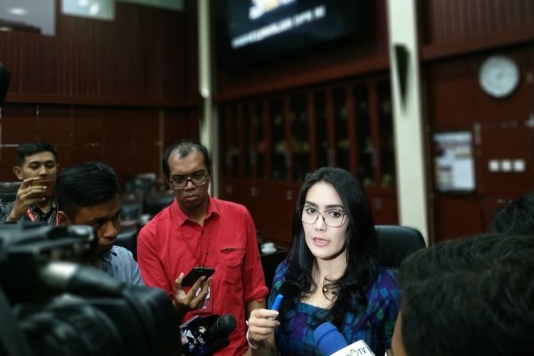 Wakil Ketua Baleg DPR, Rieke Diah Pitaloka di Kompleks Parlemen, Senayan, Jakarta, Kamis (5/12/2012). 