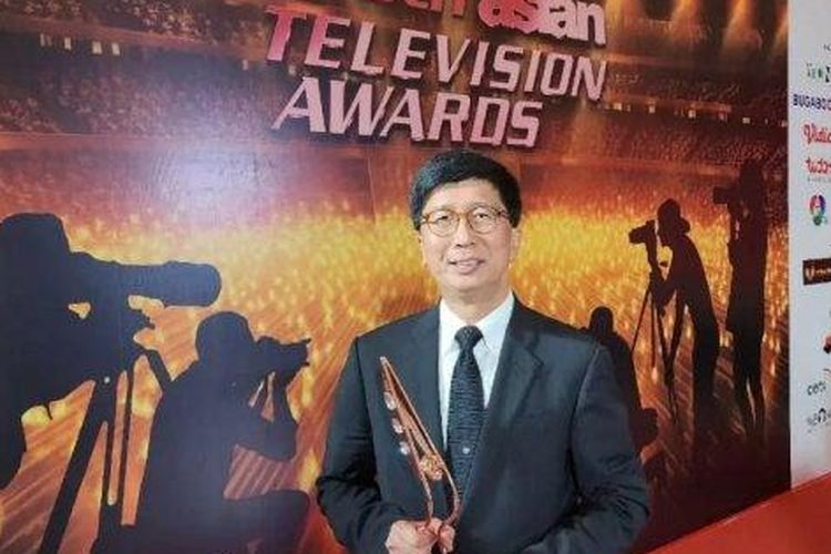 CEO Surya Cipta Media Sutanto Hartono menerima penghargaan di Asian Television Award ke-28. 