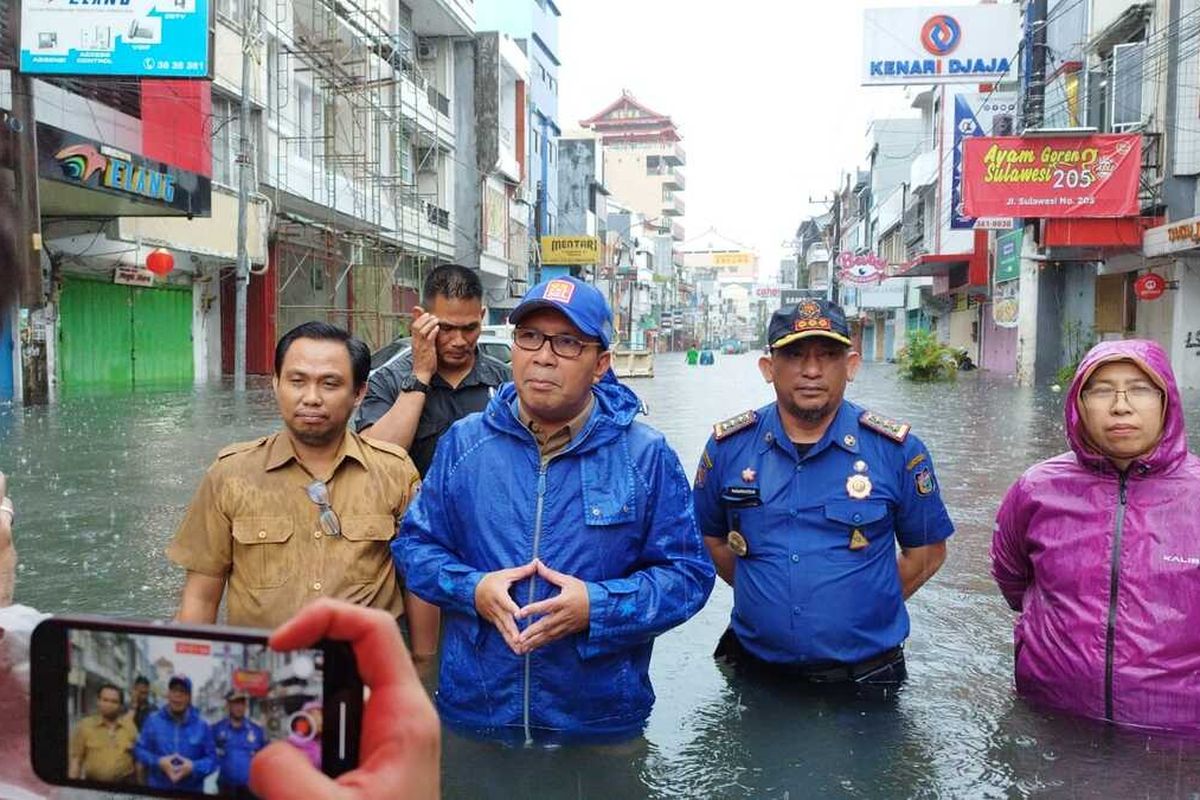 Banjir melanda Kota Makassar, Senin (13/2/2023).