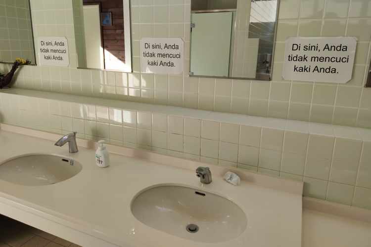 Tulisan berbahasa Indonesia di toilet Jepang, Sabtu (8/2/2020).