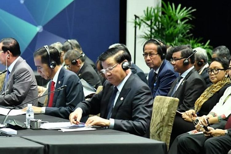 Para pemimpin negara ASEAN melakukan sejumlah pertemuan dengan pemimpin negara-negara mitra dialog ASEAN