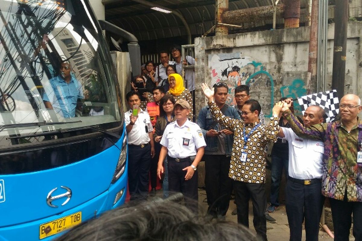 Bus Transcommuter dari PPD yang mulai beroperasi dari Stasiun Sudirman Lama-Blok M dan Stasiun Sudirman Lama-Gambir, Jumat (16/3/2018).