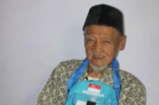 Persiapan Haji, Mbah Marto Setiap Hari Keliling Kampung Pakai Tongkat